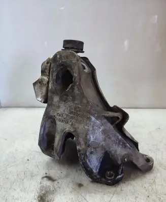BMW X5 F15 Engine mounting bracket 6864614