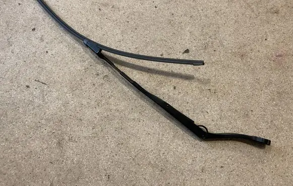 BMW X3 G01 Front wiper blade arm 7399009