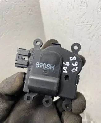 Mazda 6 Air flap motor/actuator 8908h