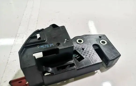Audi A3 S3 8P Seat back rest lock catch 1k0885681