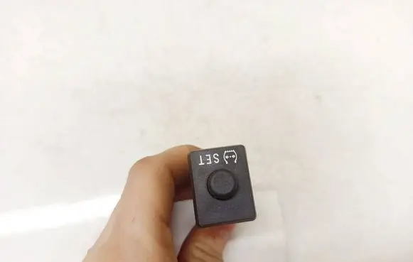 Toyota Yaris Other switches/knobs/shifts 15D084