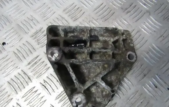 Opel Astra G Engine mounting bracket 90529603