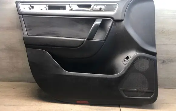 Volkswagen Touareg II Front door card panel trim 7P1867011 A047720 7P2867011