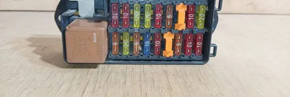 Jaguar XJ X300 Fuse module LNA2800GB 2800GB 518155007