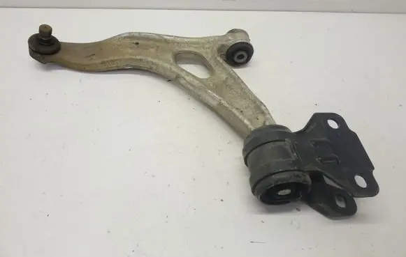 Ford Focus Front lower control arm/wishbone BV613A424