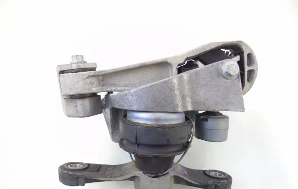 Volvo V40 Engine mount bracket 31359635
