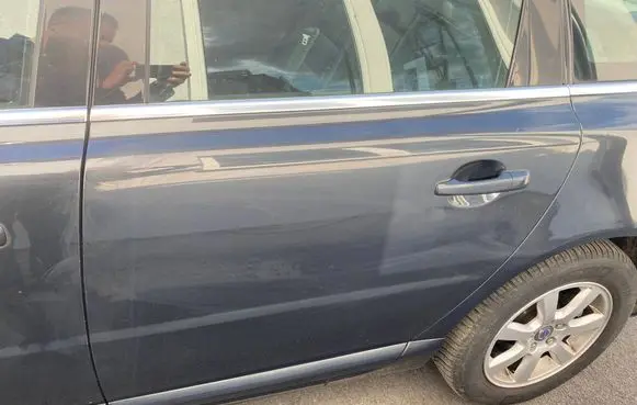 Volvo V70 Rear door