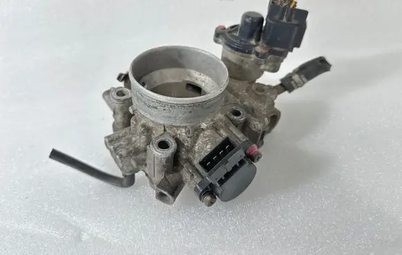 Mitsubishi Carisma Throttle valve 