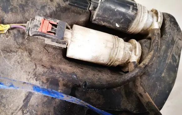 Chrysler Voyager Windscreen/windshield washer pump