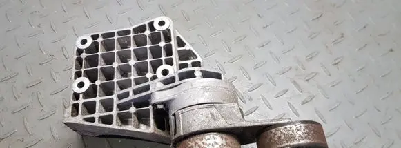 Honda Ridgeline I Engine mounting bracket