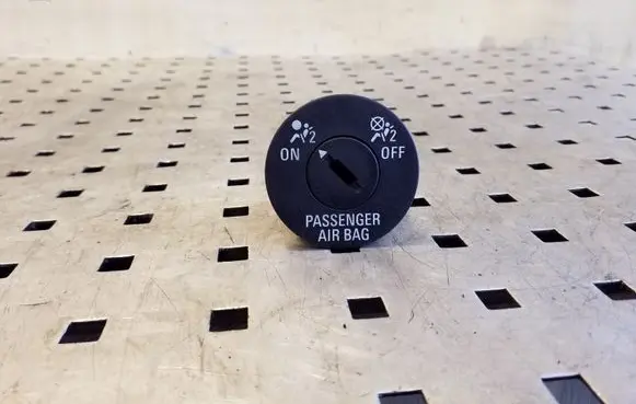 Passenger airbag on/off switch