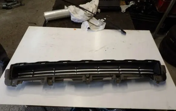 Toyota Land Cruiser (J150) Front bumper lower grill