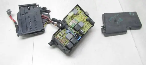 Ford Focus Fuse box set F1FT-14K733-BJC