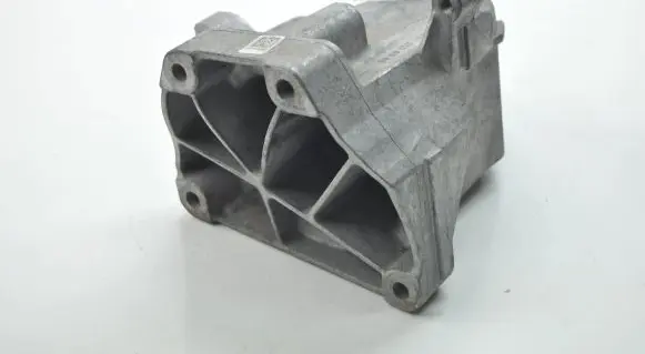 Mercedes-Benz E W212 Engine mounting bracket A6512230004