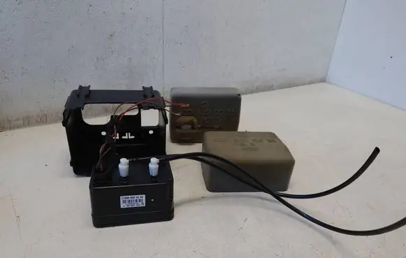 Mercedes-Benz E W212 Vacuum pump A0008003348 A2218000035