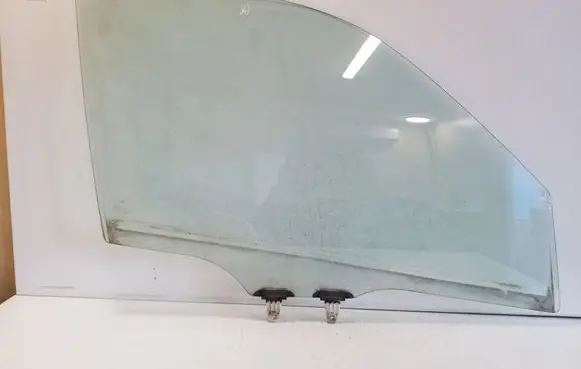 Suzuki Grand Vitara II Front door window glass four-door E643R00033