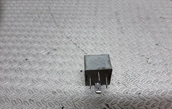 Volkswagen PASSAT B5.5 Other relay 141951253B
