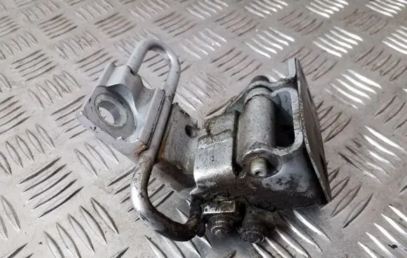 Audi A3 S3 A3 Sportback 8P Rear door lower hinge 8P4833411A