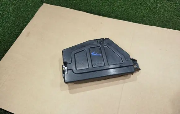 Renault Trafic III (X82) Fuse box cover 227A63575R