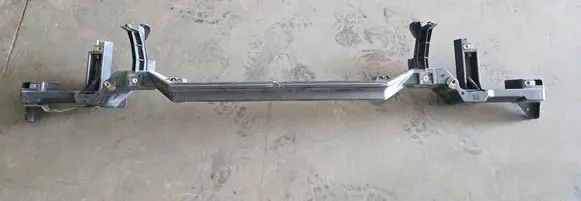 Jaguar XJ X350 Radiator mount bracket 2W938B041BC