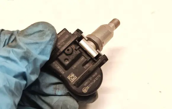KIA Rio Tire pressure sensor 267ts118015b S180052019H R001TUA1070
