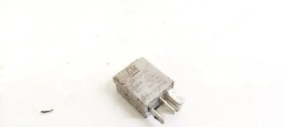 Opel Combo C Other relay 13100504