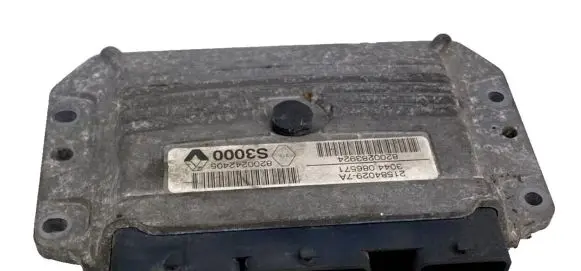 Renault Megane II Engine control unit/module 8200242405 215840297A 8200283924