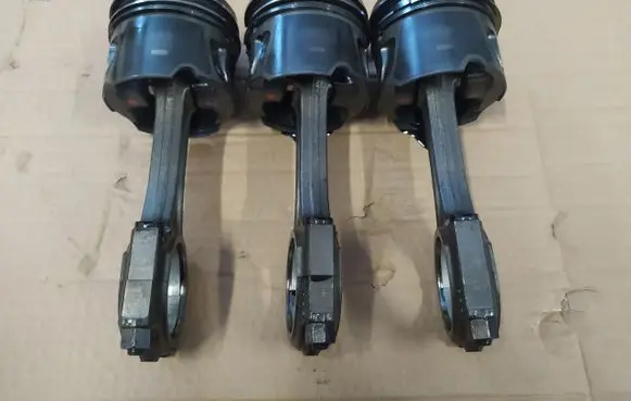 Ford Mondeo MK IV Piston with connecting rod 