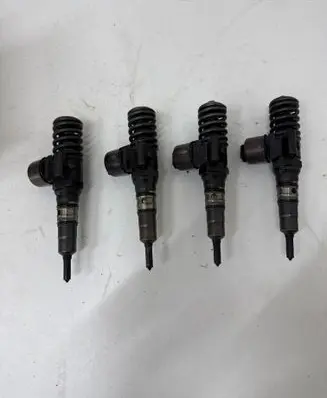 Volkswagen Jetta V Fuel injector 03G130073G