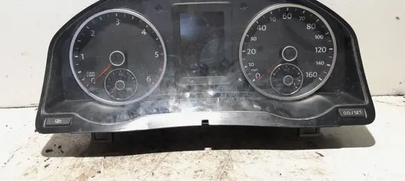 Volkswagen Tiguan Speedometer (instrument cluster) 5N0920971E