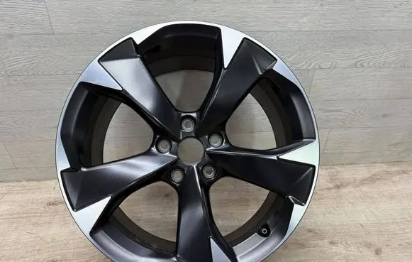 R16 alloy rim