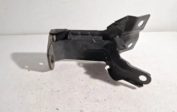 Volvo V60 Radiator mount bracket 