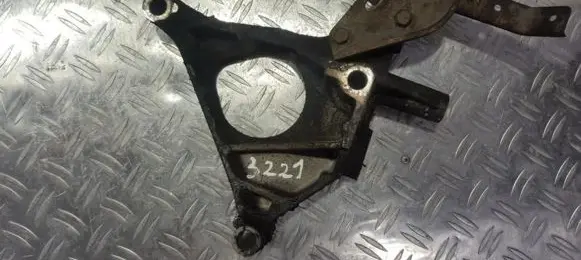 Nissan Almera N16 Engine mounting bracket