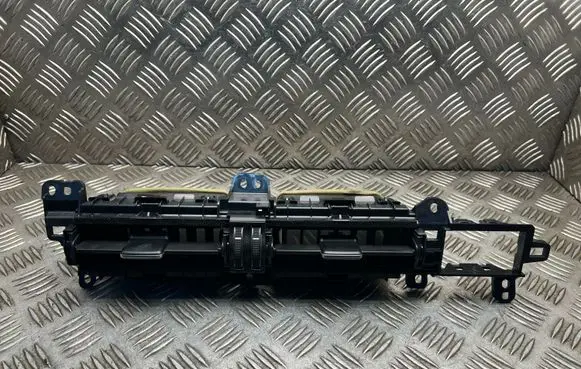 Toyota Auris E180 Dash center air vent grill 5567002400