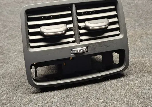 Rear air vent grill