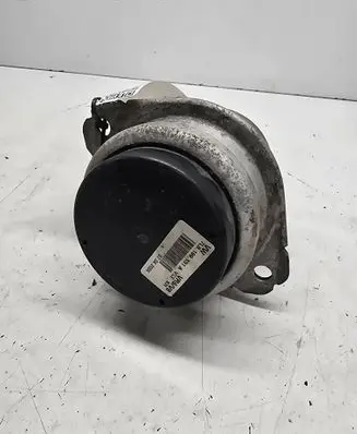 Audi Q7 4L Engine mount bracket 7L6199131A
