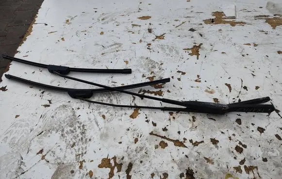 Renault Trafic II (X83) Front wiper blade arm 