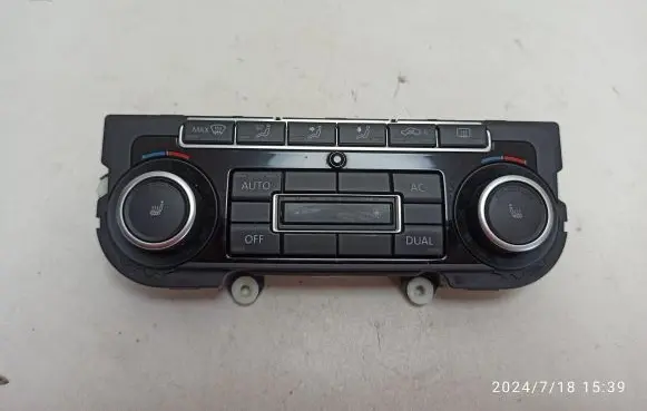 Volkswagen Tiguan Climate control unit 5K0907044EA