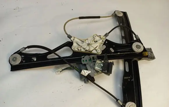 Mercedes-Benz E W211 Front door electric window regulator A2118202942