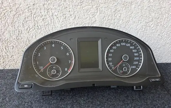 Volkswagen Golf Plus Speedometer (instrument cluster) 5M0920871