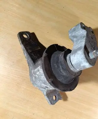Mitsubishi Colt Engine mount bracket MR594202