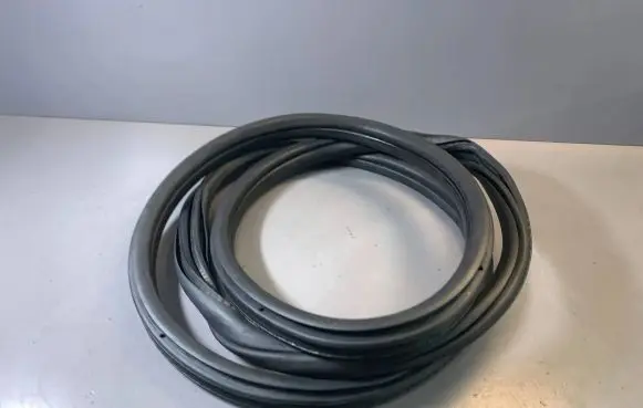 BMW 3 F30 F35 F31 Rubber seal front coupe door 7258312