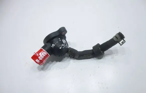 Volkswagen PASSAT B8 Engine coolant pipe/hose 04L121131AB