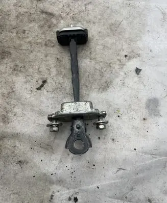 Volkswagen Bora Front door check strap stopper