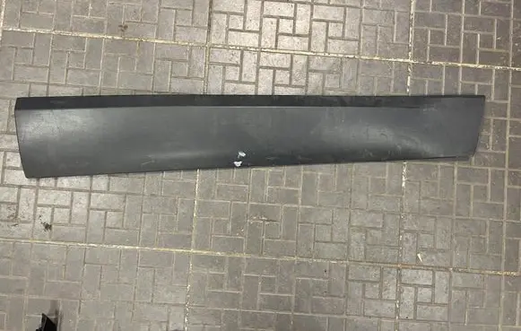 Jeep Cherokee Front door trim (molding) 1YW32TRMAB 64720A 1YW32TRMA
