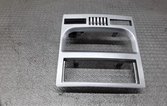 Radio/GPS head unit trim