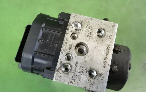 Toyota Corolla E120 E130 ABS Pump