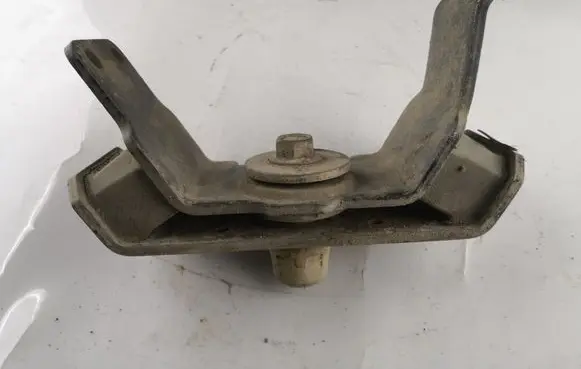 Toyota Land Cruiser (HDJ90) Gearbox mount