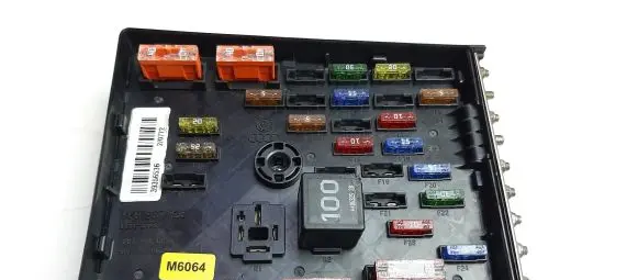 Volkswagen PASSAT B6 Fuse module 3C0937125 M6064