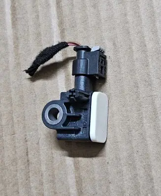 Mercedes-Benz GL X166 Airbag deployment crash/impact sensor A1668210151 56054085AA